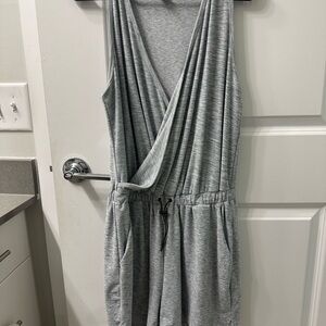 Old Navy Active Breathe-On Heather Gray Rhomper